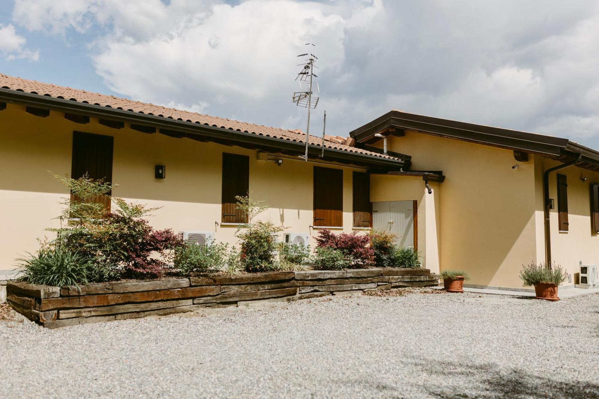 La Casetta Malpensa Guesthouse カーゼ・ヌオーヴェ エクステリア 写真